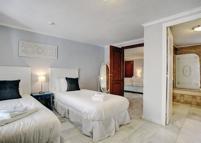 Suite à 2 Chambres à Coucher